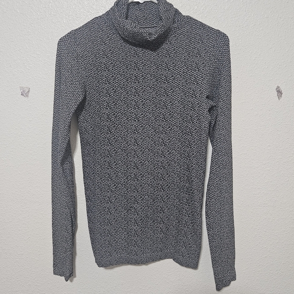 Athleta top with thumb holes size xs - Picture 1 of 10